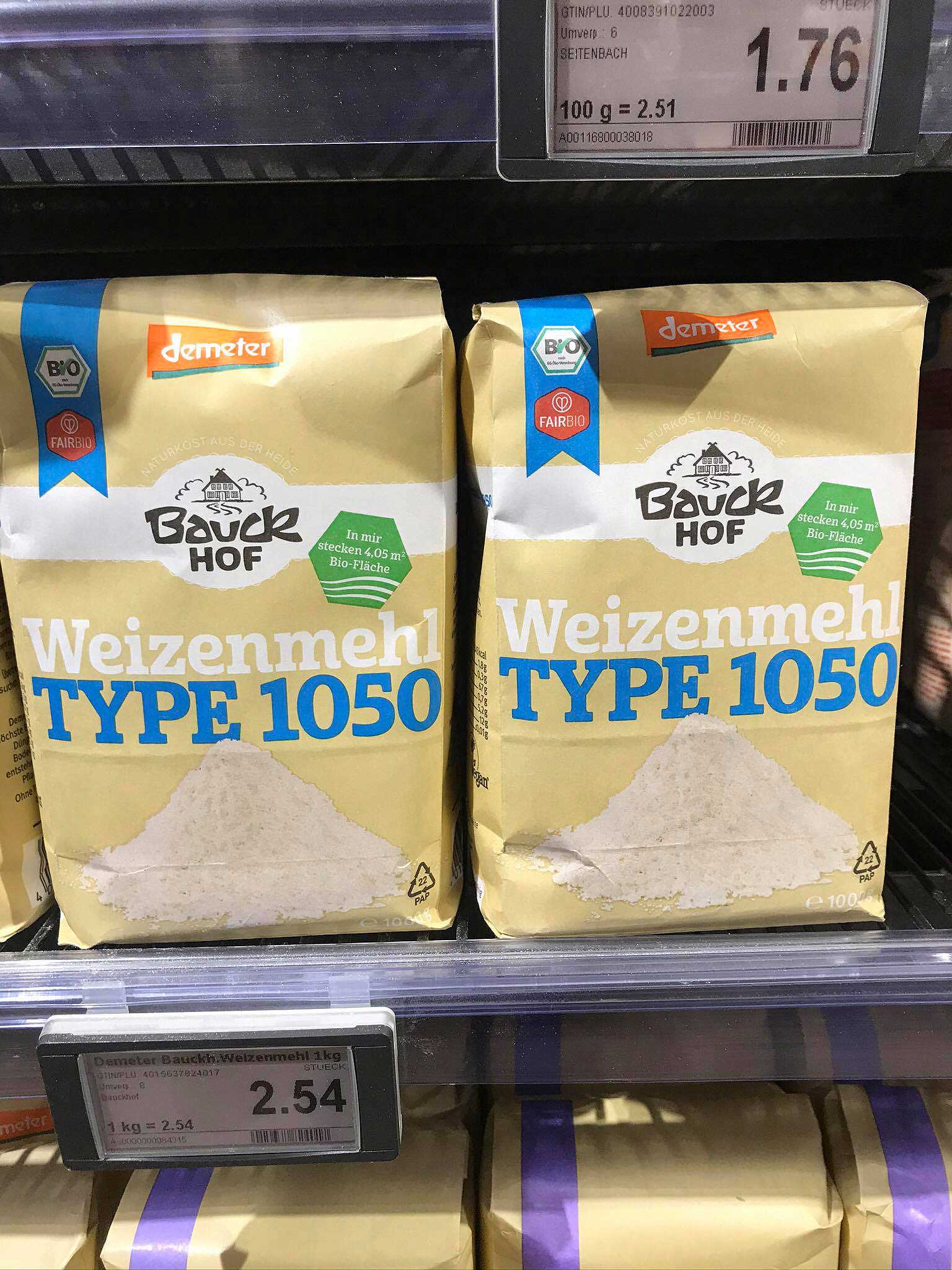 German wheat flour / Weizenmehl type 1050