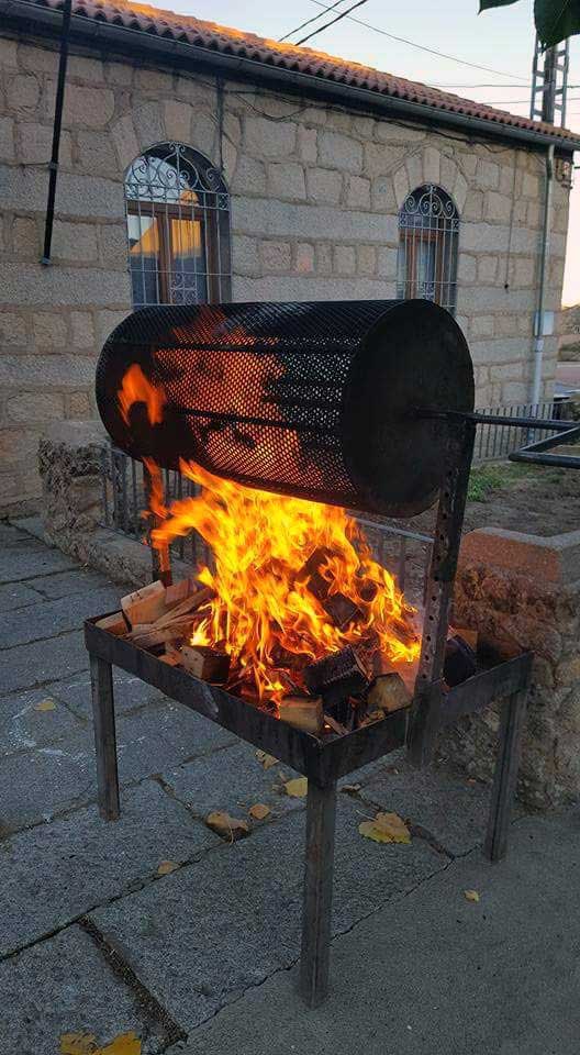 Roasting chestnuts in a rotating drum