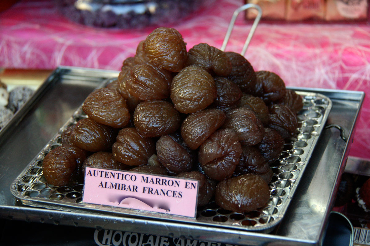 Marrons glacés ("chestnuts in syrup" in Spanish) for sale in Spain