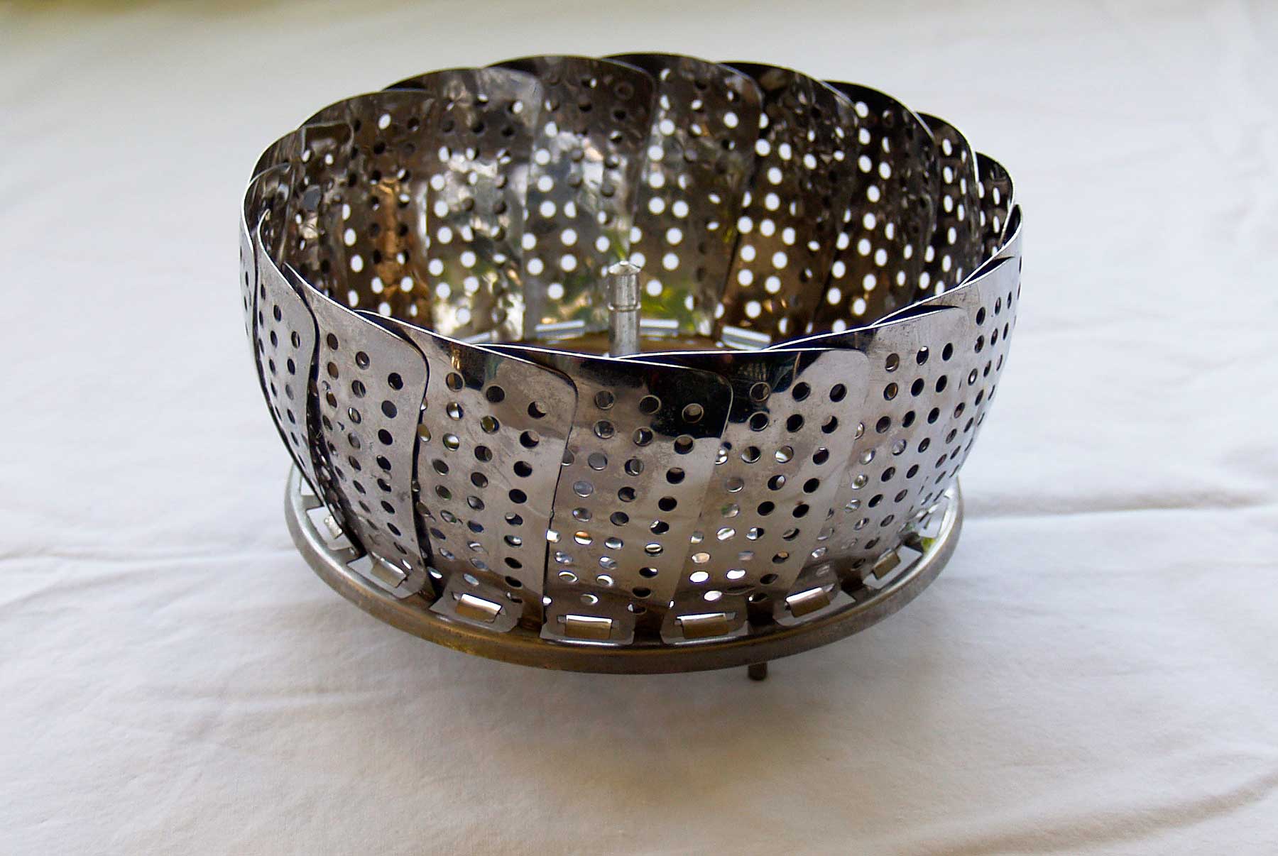 Collapsible steamer basket, opened