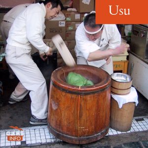 Pounding rice in a usu