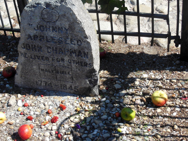 Johnny Appleseed gravesite